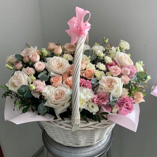 Корзина с цветами микс