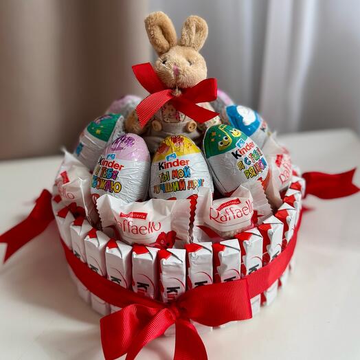 Торт из шоколада Kinder с игрушкой