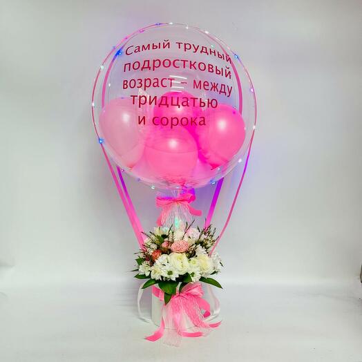 Авторский букет цветов в коробке с шаром баблс