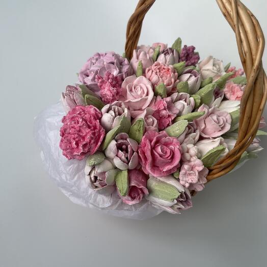 Корзина с зефирными цветами