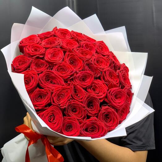 Красные розы 39шт