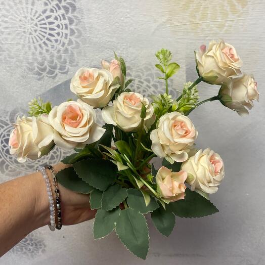 Искусственные цветы букет кустовых роз