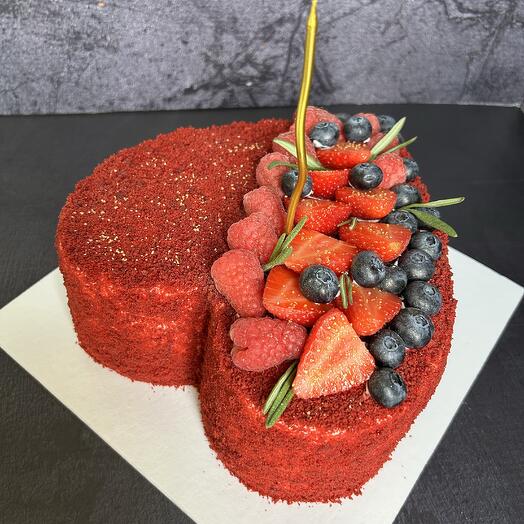 Торт Красный бархат Сердце с ягодами