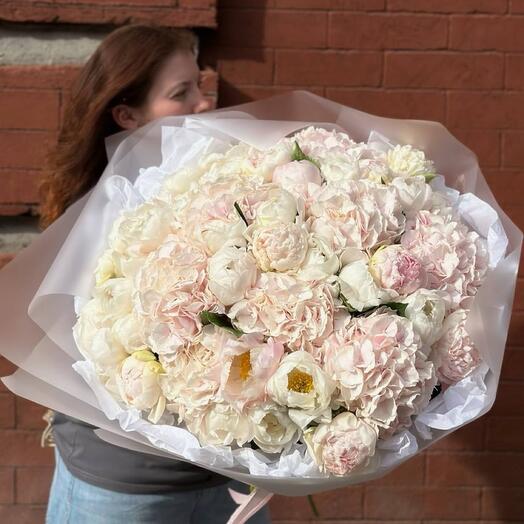 Премиальный букет с пионами и гортензией