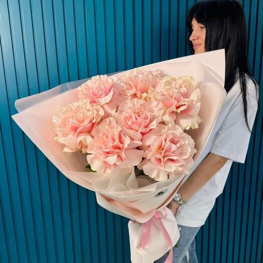 A gorgeous delicate bouquet of French roses