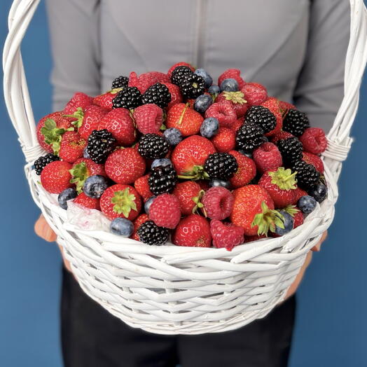 Корзина с ягодами микс 1500гр