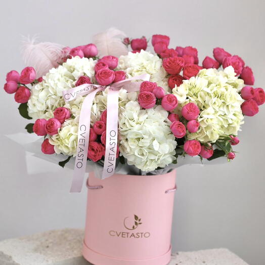 Пышные гортензии и пионовидные кустовые розы