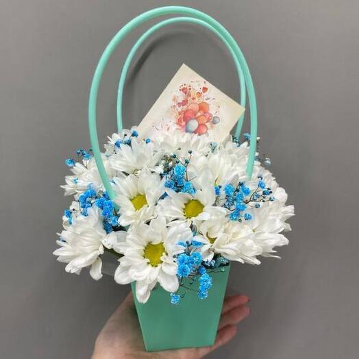 Сумочка с хризантемой и голубой гипсофилой + открытка