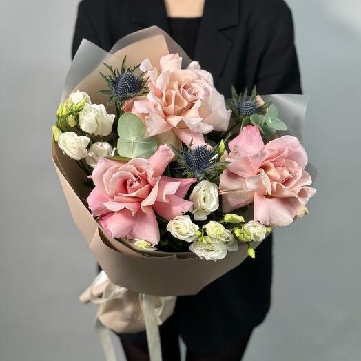 Bouquet GF with French roses, lisianthus and eryngium