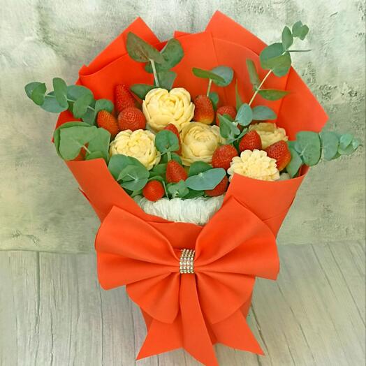 Букет с клубникой и зефиром