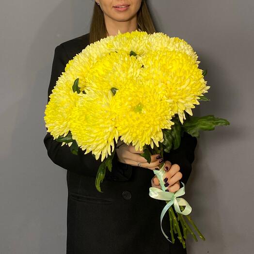 Солнечной маме на 8 марта яркие хризантемы