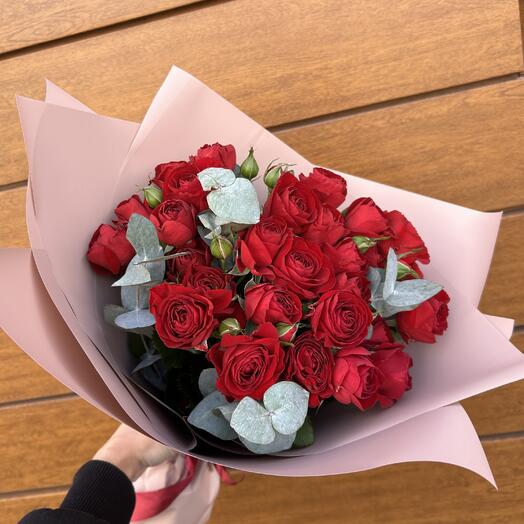 Букет из красной кустовой розы 🌹