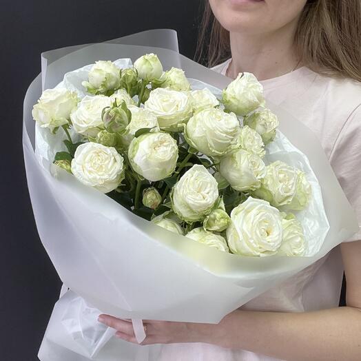 Букет белых кустовых роз