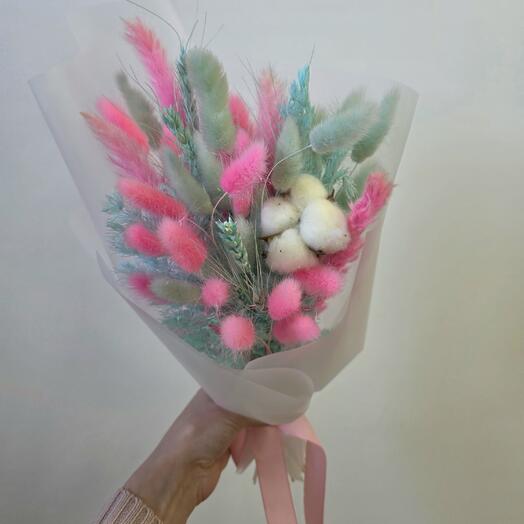 Букет из сухоцветов и стабилизированных цветов с хлопком