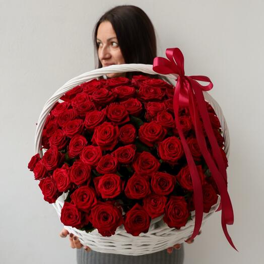 Корзина L с красными розами