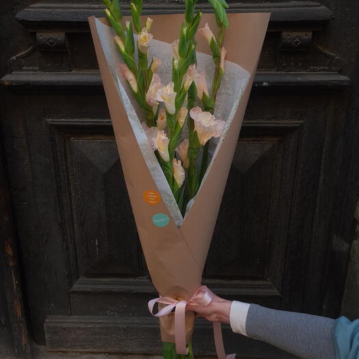 Light pink gladiolus bouquet