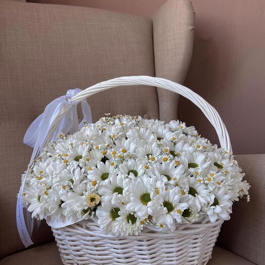 Корзина с ромашками для мамы