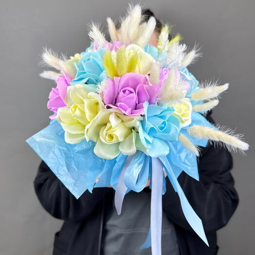 Букет из голубых мыльных роз 6