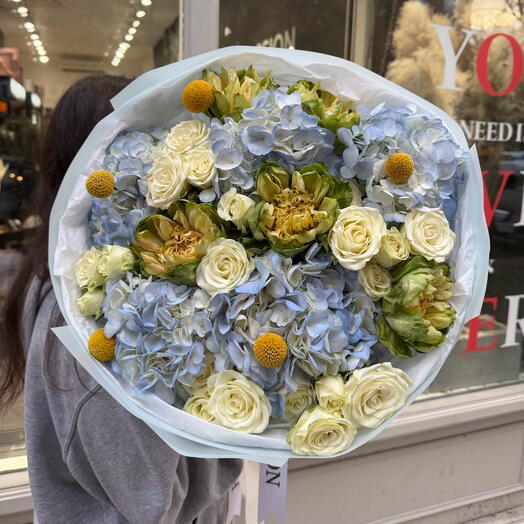 Electric Sky M SiE Bouquet (hydrangeas , veggie roses, craspedia, spray roses)