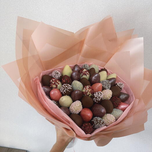 Букет из клубники в шоколаде PINK