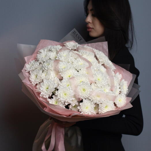 15 белых кустовых хризантем