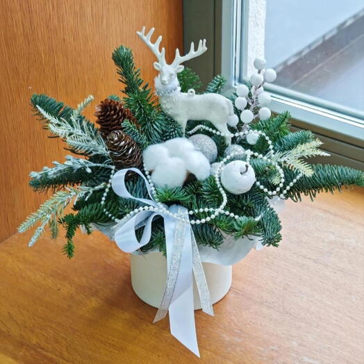 Новогодняя композиция с оленем