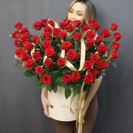 Большая коробка с красными розами 51 шт