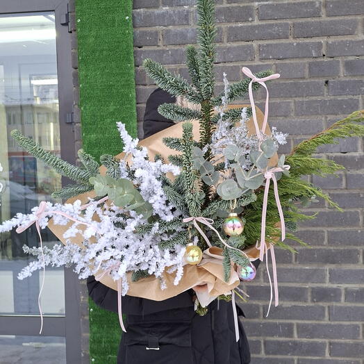 Интерьерный букет с ёлкой нобилис