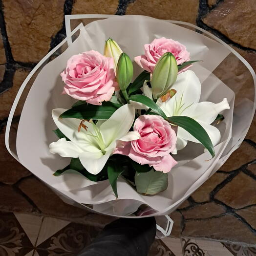 Букет с лилией и розой