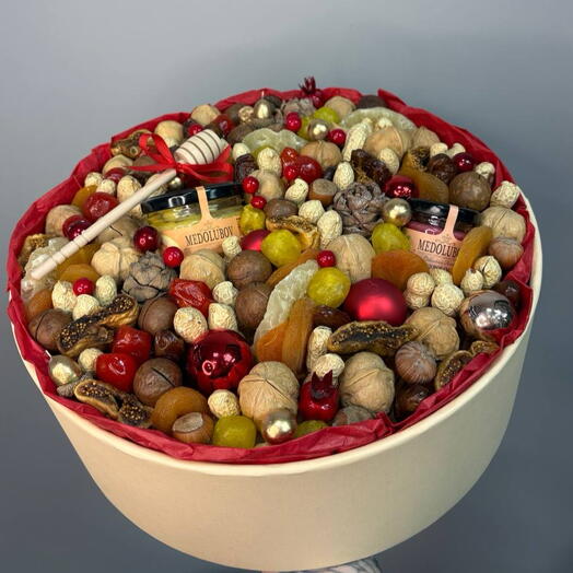 Большая коробка с орехами, сухофруктами и крем-мёдом