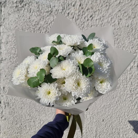 Монобукет из пышных 5 кустовых хризантем