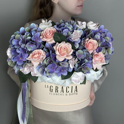 Интерьерная композиция из силиконовой яркой гортензии и нежной розы