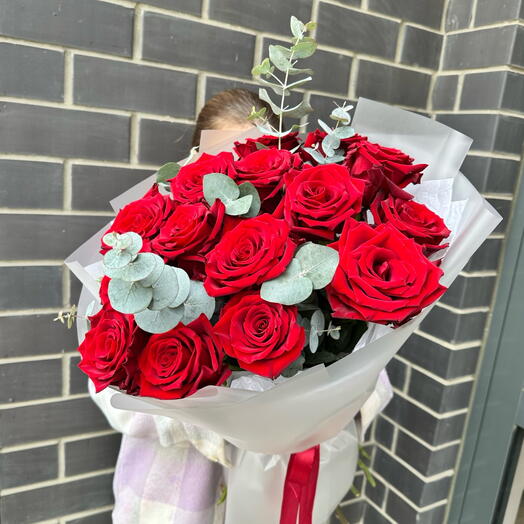 15 красных роз в оформлении ♥️