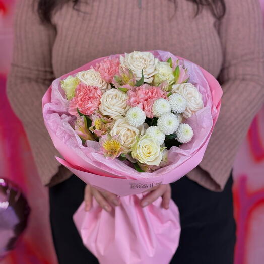 Букет «Pink» с пионовидной розой, диантусами и альстромерией