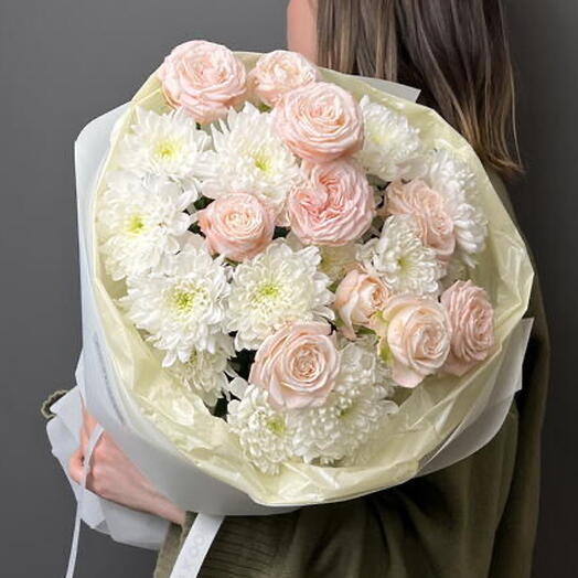 Букет из хризантем и роз Бомбастик