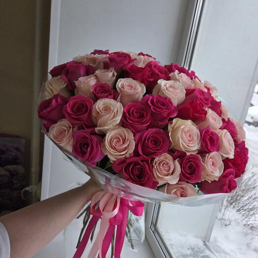 55 розовых роз