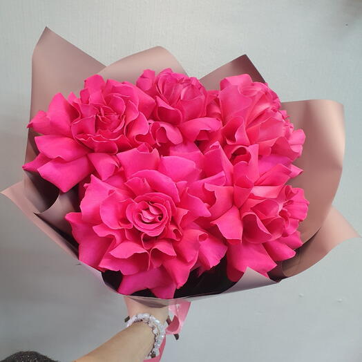 Букет из ярко розовых французских роз