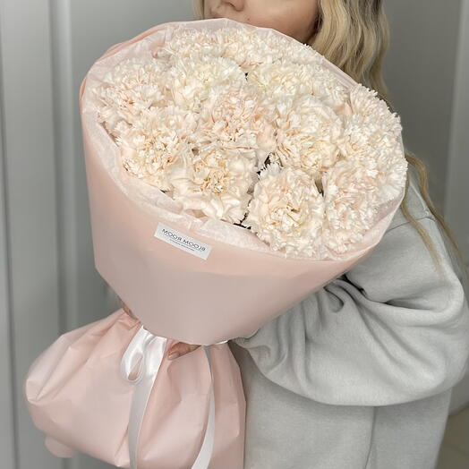 Монобукет « Нежный зефир» Bloom room из кремовых диантусов