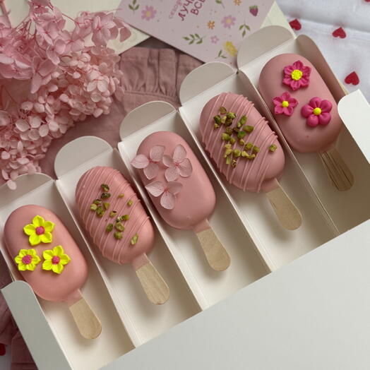 Чизкейки на палочке розовые