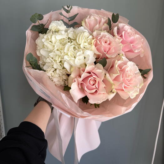 Нежное облако с розами