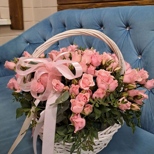 Корзина с кустовыми розами