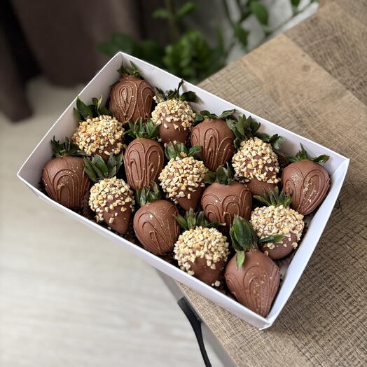 Клубника в молочном шоколаде 15 шт