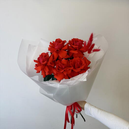 Букет из французской розы с лагурусом