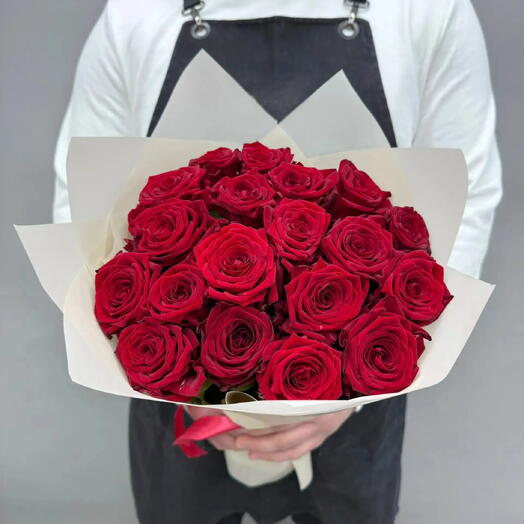 Розы красные 19шт в букете Flowerstorg N15