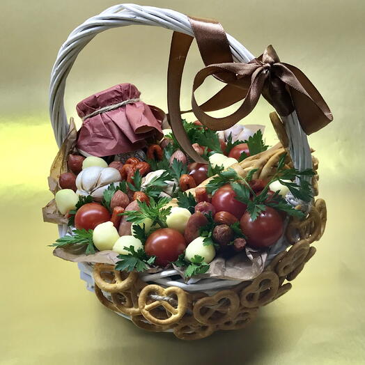 Корзинка с закусками