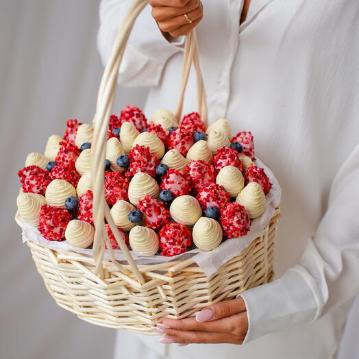 Клубника в шоколаде в корзине 🍓