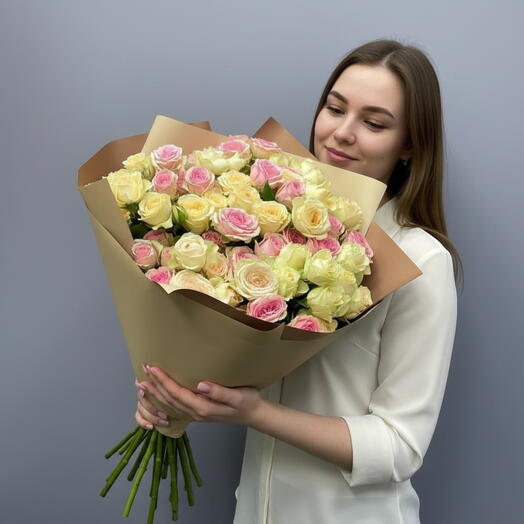 Букет из 15 кустовых роз