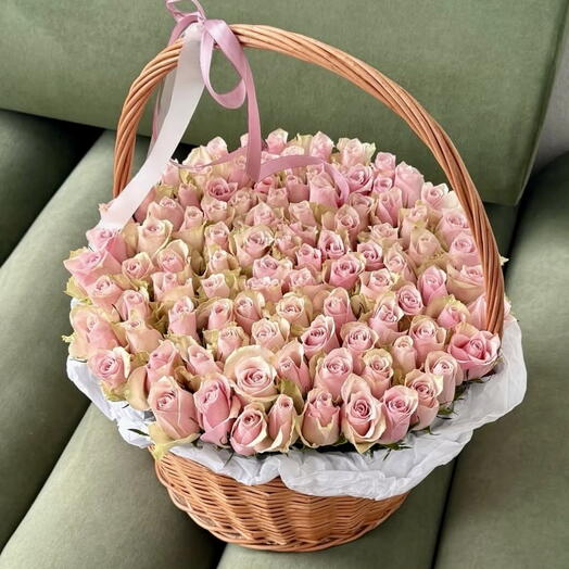 Корзина из 101 розовой розы