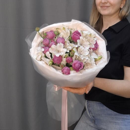 Нежная альстромерия и кустовая роза МИСТИ БАБЛС