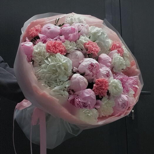 Гортензия с пионами и диантусами🌸
